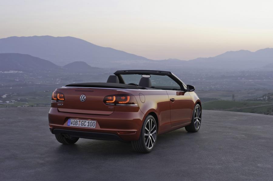  Volkswagen Golf Cabrio 2011 года  (фото 31 из 69)